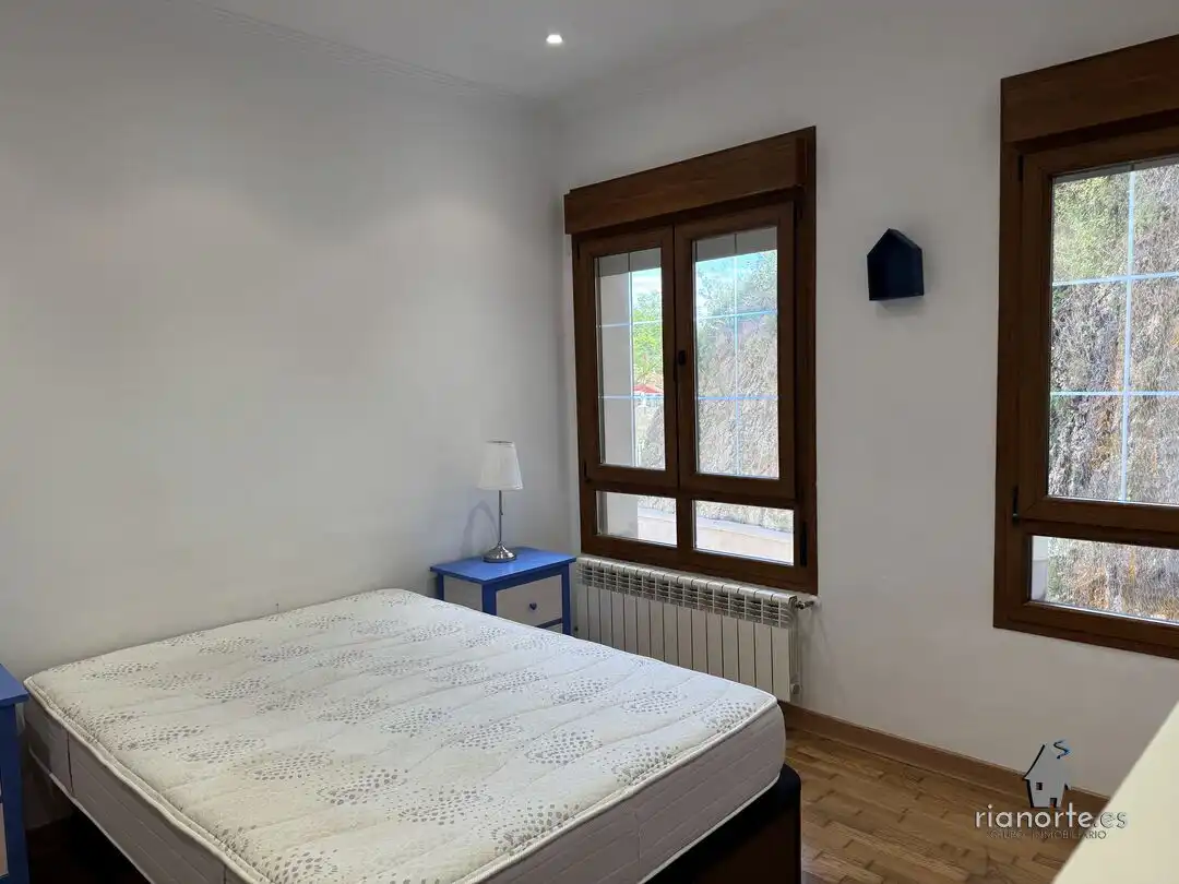 Dormitori de Apartament en venda en Ribadesella amb Calefacció i Terrassa