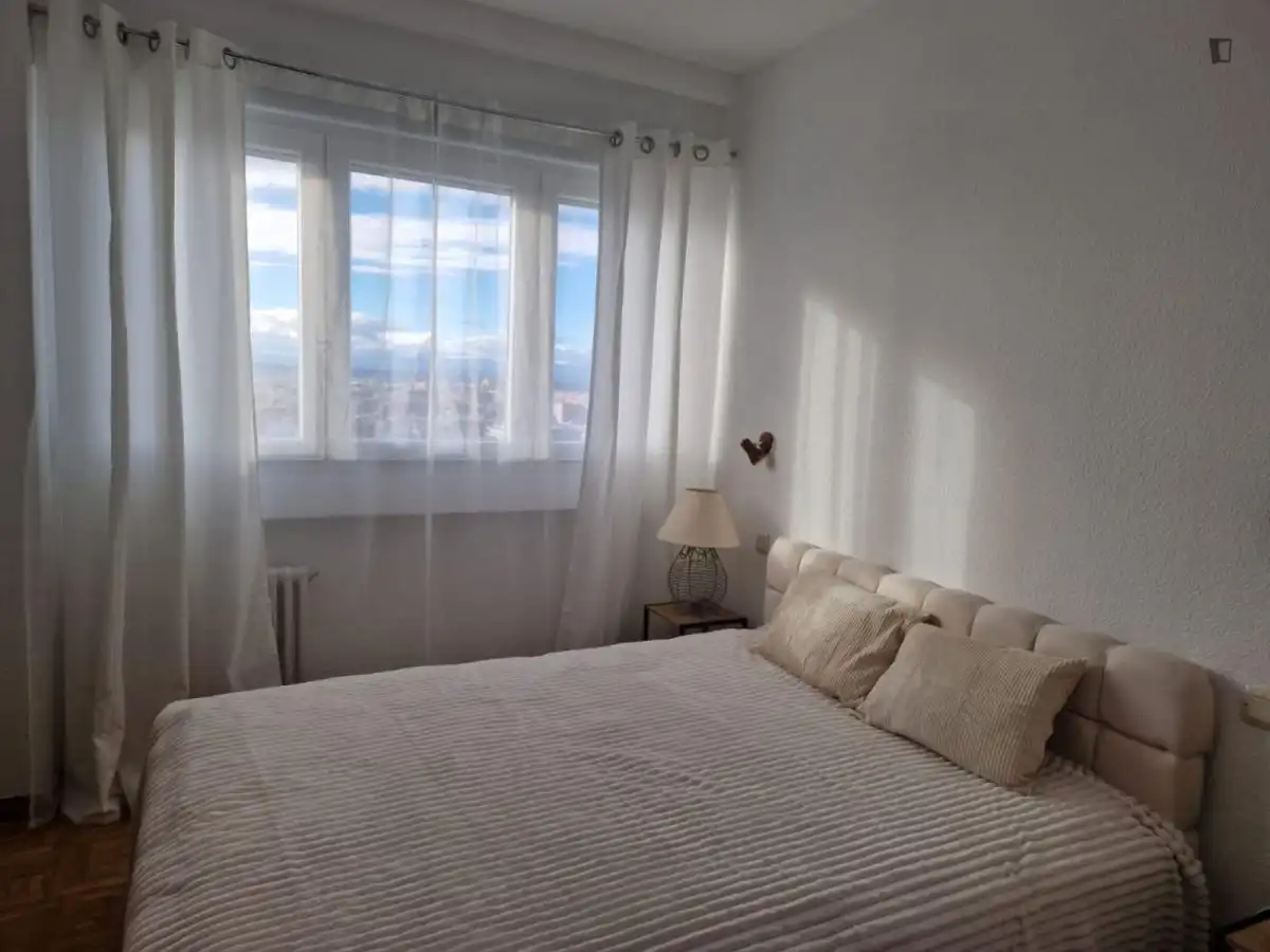 Habitación de Apartamento de alquiler en Madrid con Aire acondicionado, Calefacción y Amueblado