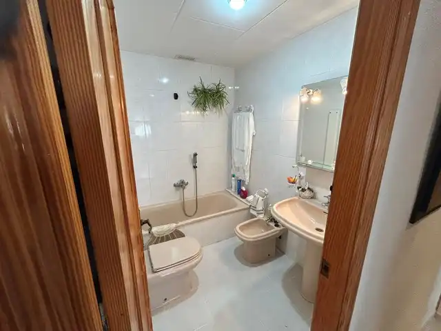 Baño de Apartamento en venta en Sueca con Aire acondicionado, Jardín privado y Terraza