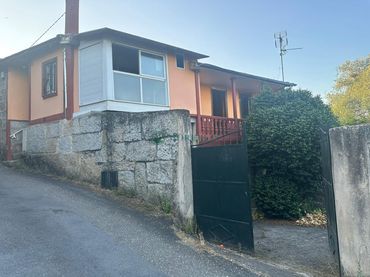 Casa amb balcó en venda a Barbadás