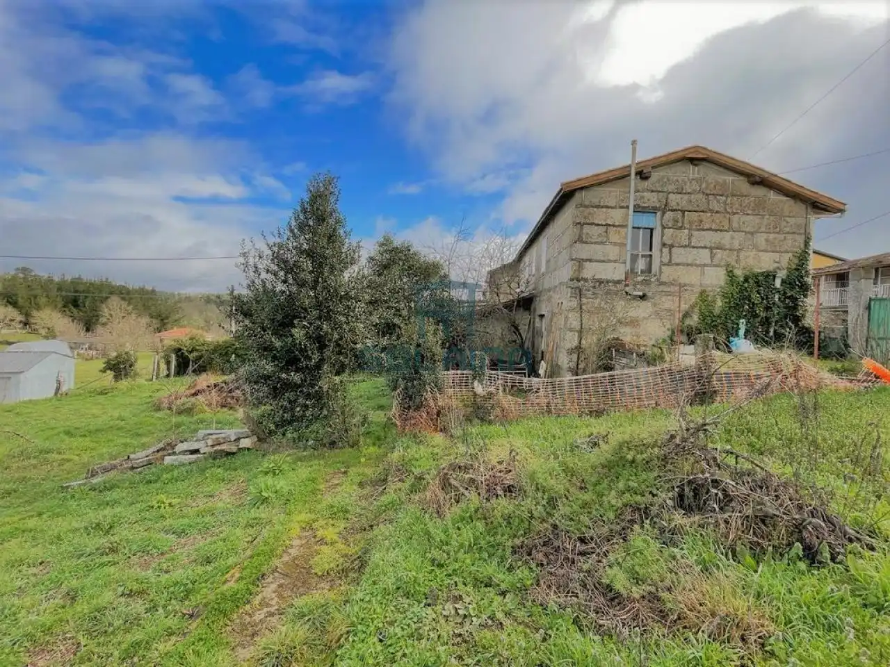 House with garden for sale in San Cibrao das Viñas