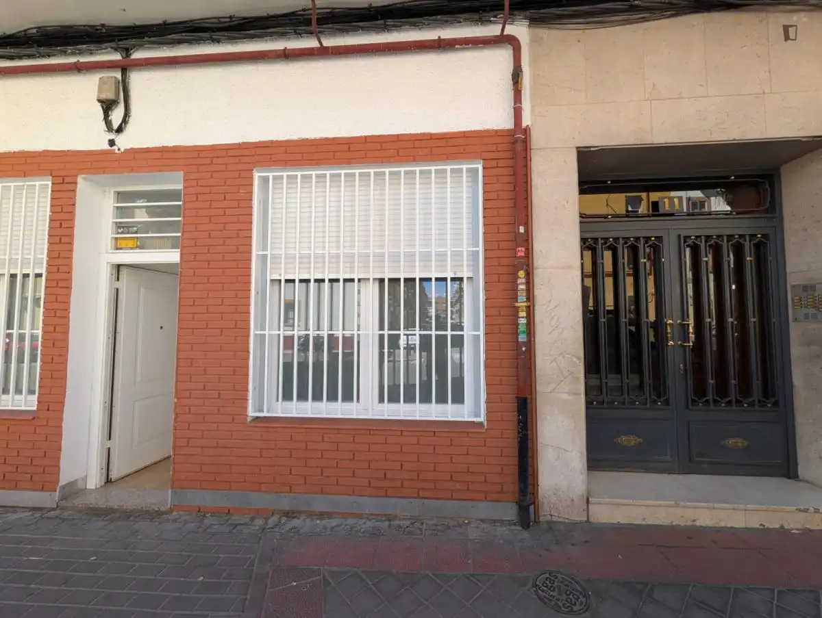 Vista exterior de Apartament per a compartir en Madrid amb Moblat i Rentadora