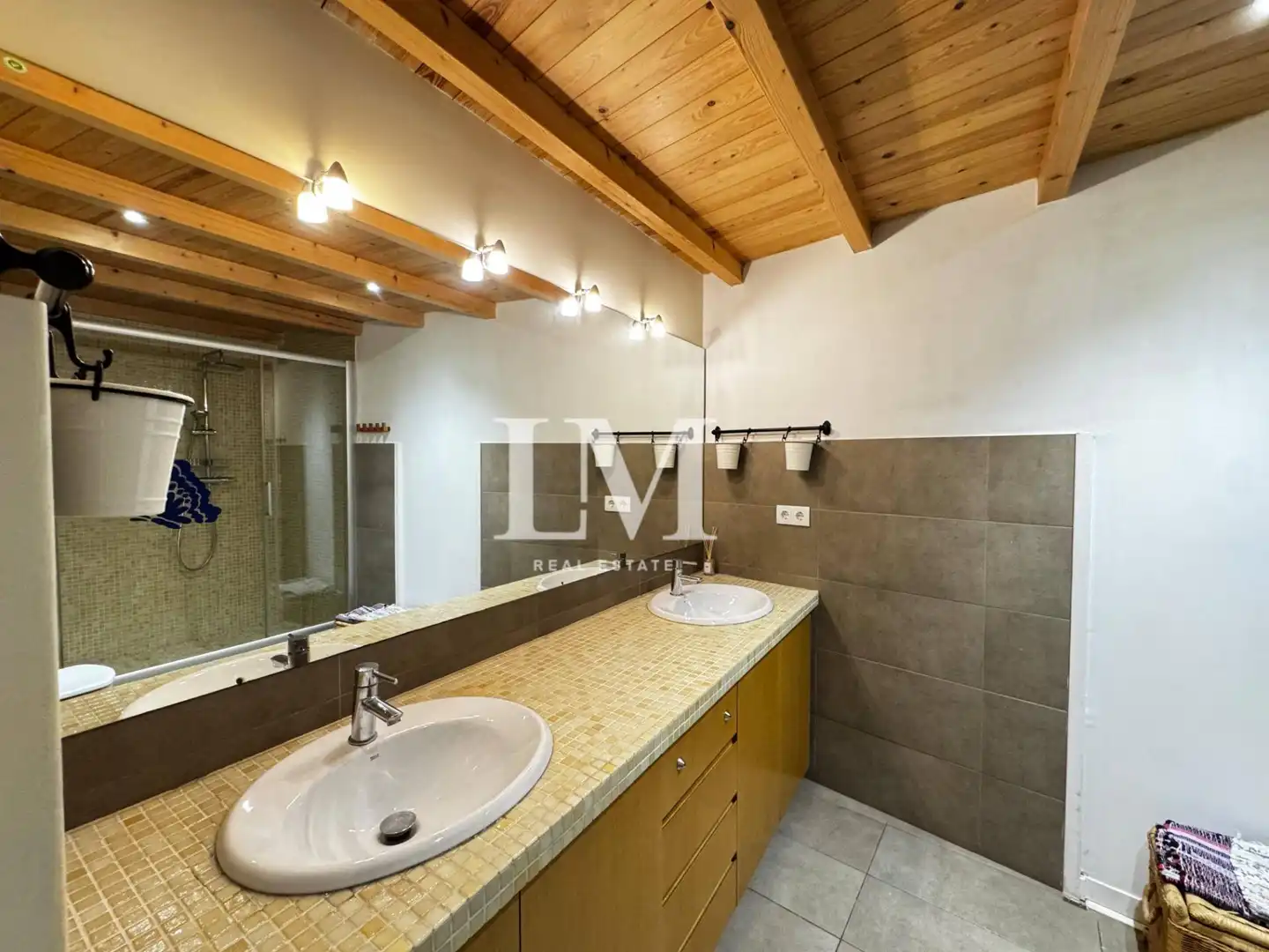 Bathroom of Apartments for rent in Ciutat Vella