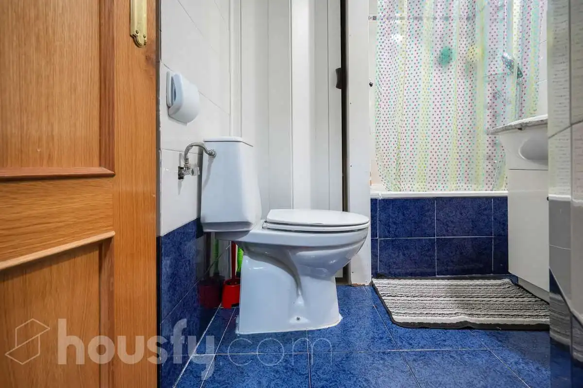 Bathroom of Flat for sale in Madrid  with Air Conditioner, Heating and Terrace