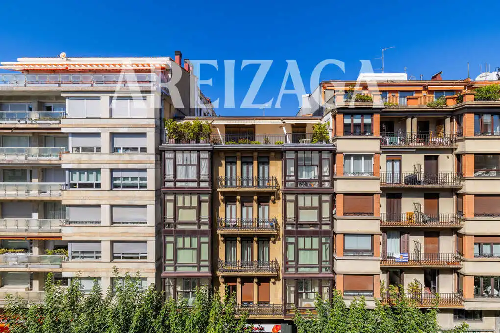 Vista exterior de Piso en venta en Gros