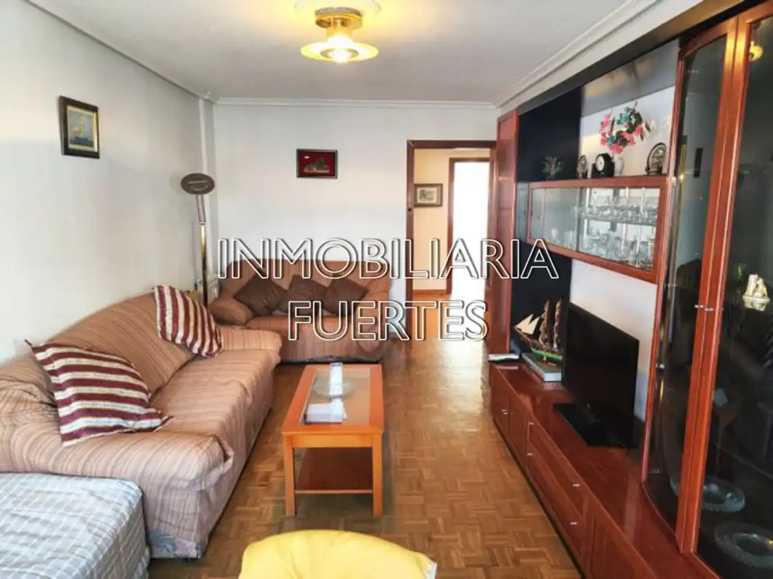 Flat for rent in Avenida de Mariano Andrés, Las Ventas