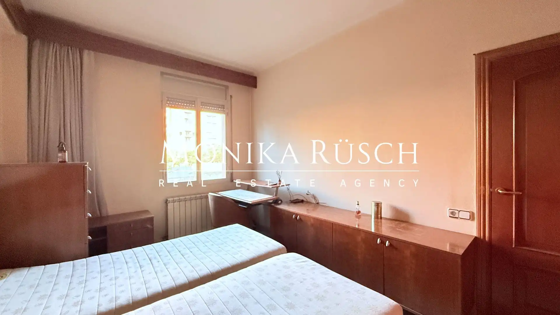 Schlafzimmer von Wohnung zum Verkauf in Barcelona mit Klimaanlage, Heizung und Terrasse