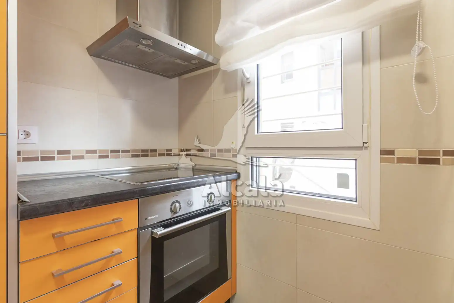 Cocina de Piso en venta en Alcalá de Henares con Aire acondicionado, Calefacción y Jardín privado