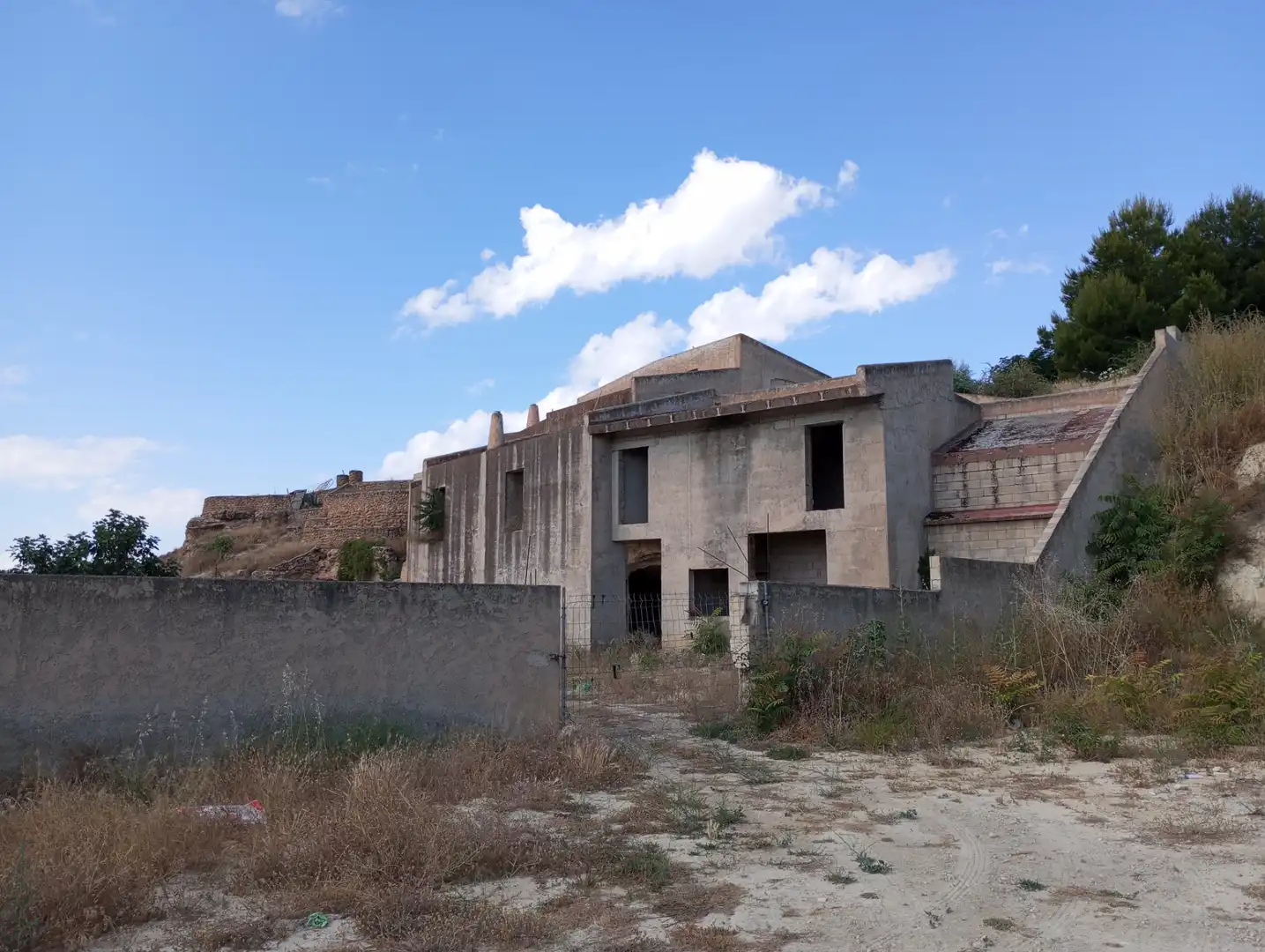 Vista exterior de Casa o xalet de lloguer en Cortes de Baza amb Moblat, Es permeten mascotes i Piscina comunitària