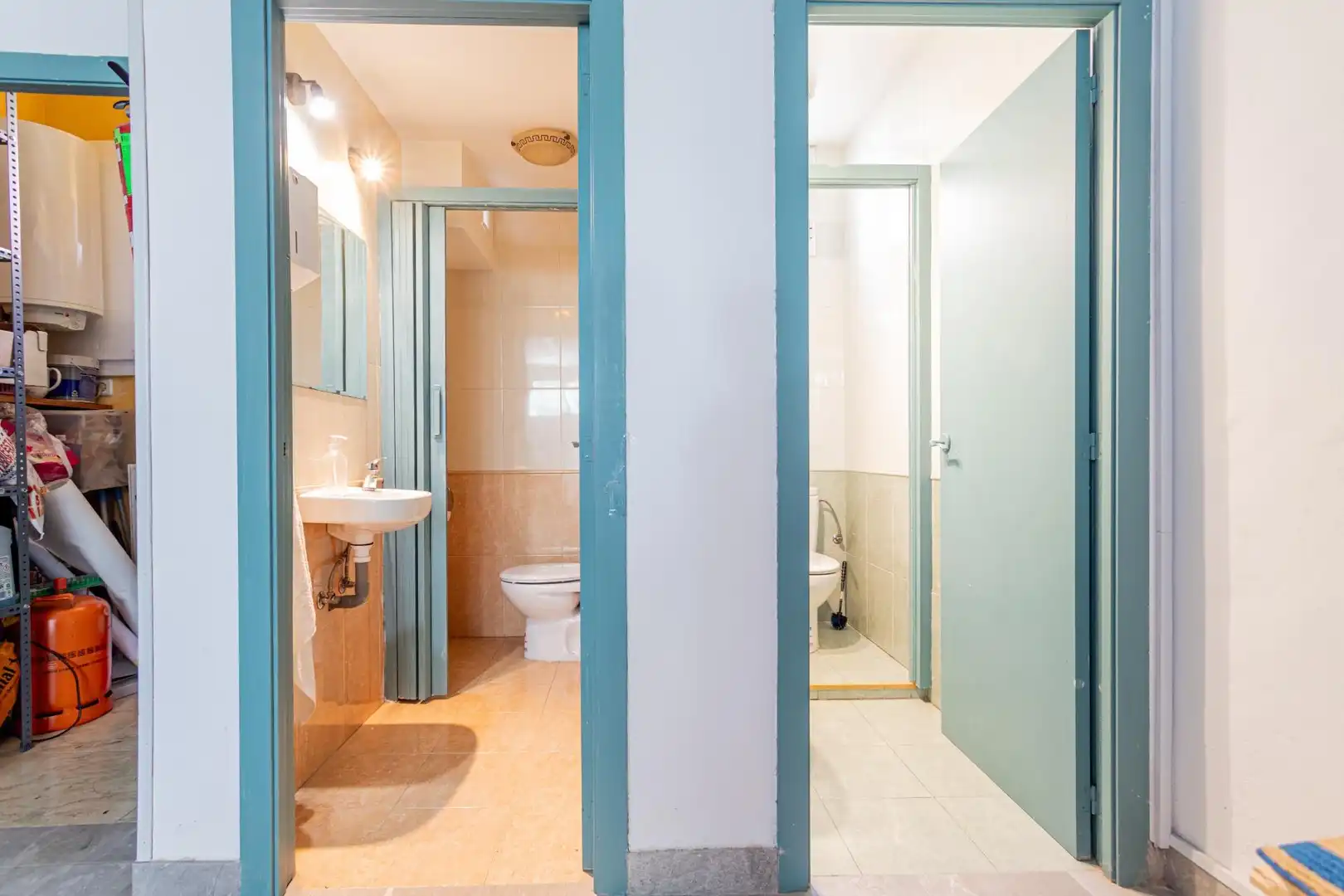 Bathroom of Commercial properties for sale in Tres Cantos
