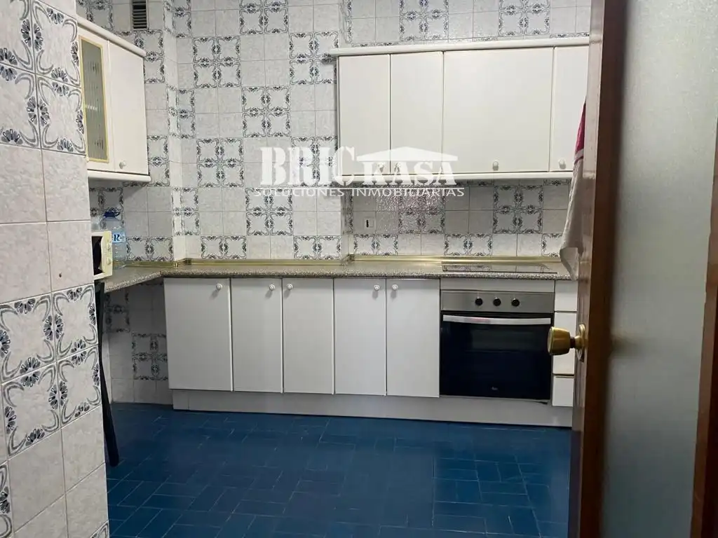 Küche von Dachboden zur Miete in Cáceres mit Heizung, Terrasse und Möbliert
