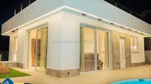 Villa con piscina privada, en la provincia de Alicante, en Rojales, en la ciudad de Ciudad Quesada. 5 habitaciones | 212 m² | A 6