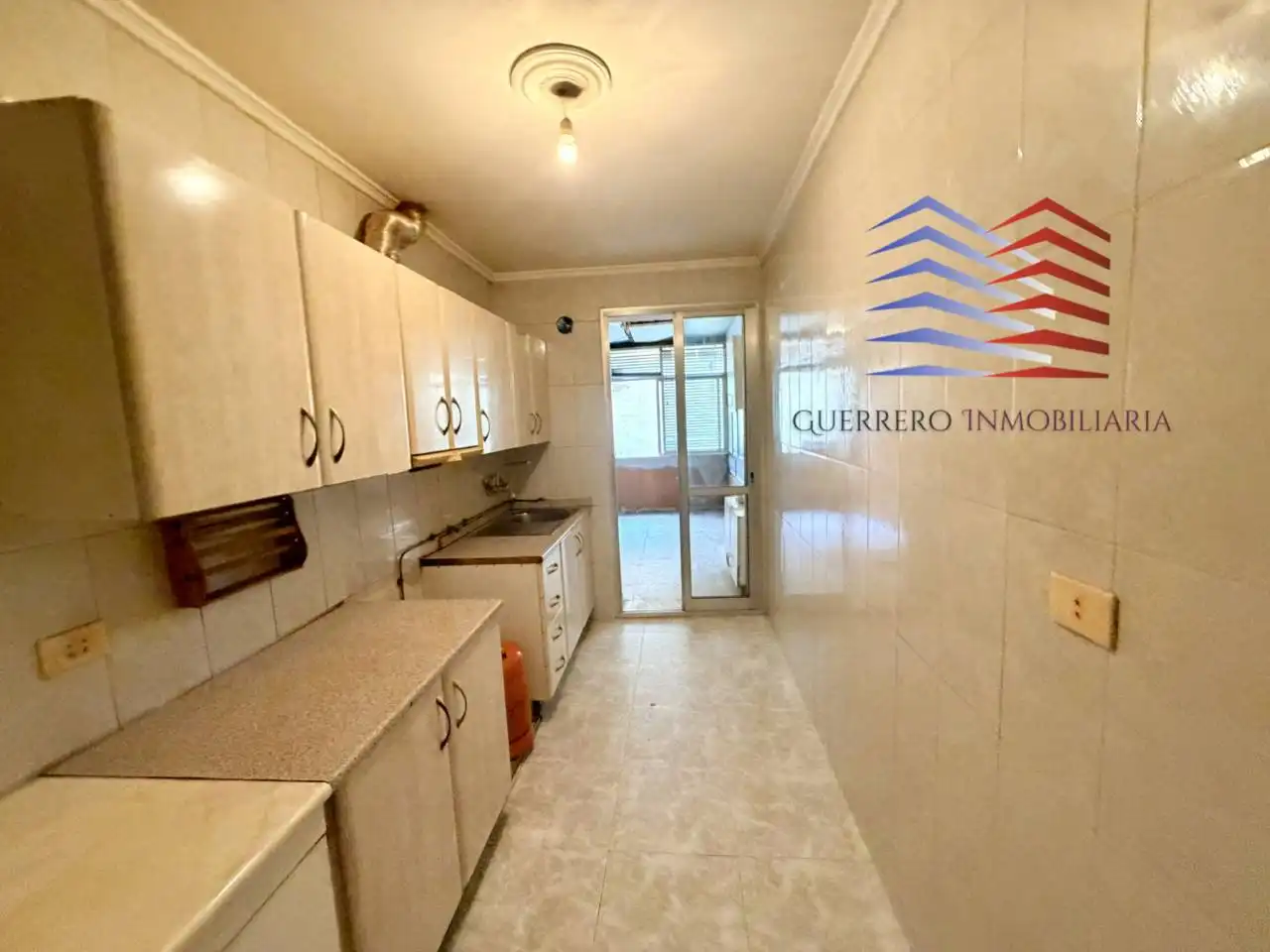 Cocina de Piso en venta en Ourense Capital  con Terraza, Trastero y Balcón