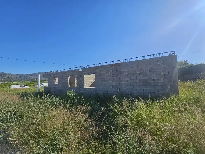 Vista exterior de Edifici en venda en Alfarb
