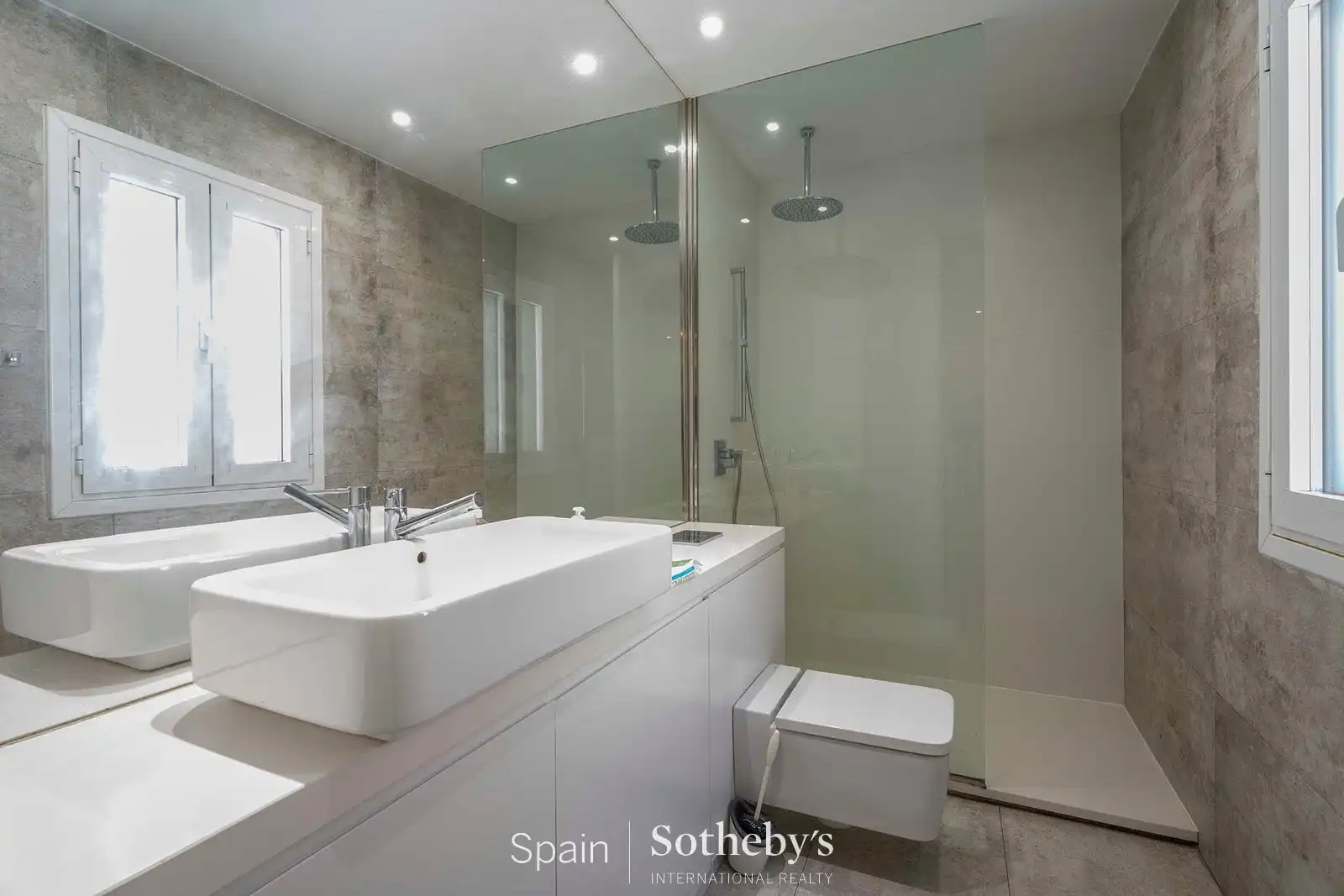 Bathroom of Attic for sale in Madrid  with Air Conditioner, Heating and Terrace