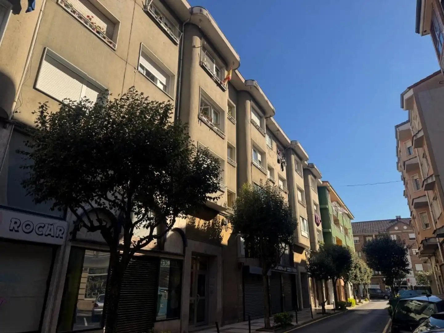 Vista exterior de Pis en venda en Los Corrales de Buelna  amb Calefacció, Parquet i Terrassa