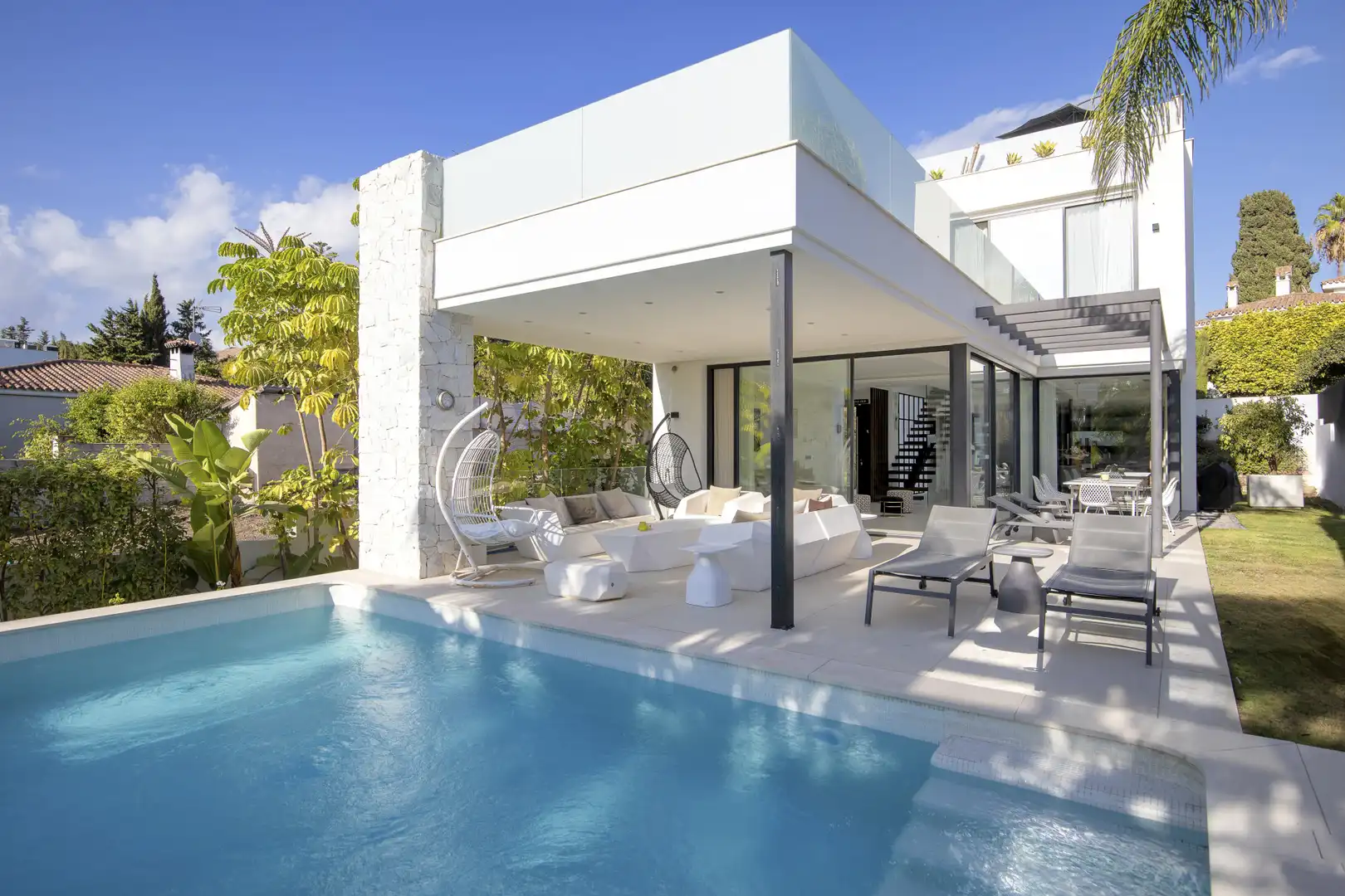 Piscina de Casa o chalet en venta en Marbella con Aire acondicionado, Jardín privado y Terraza