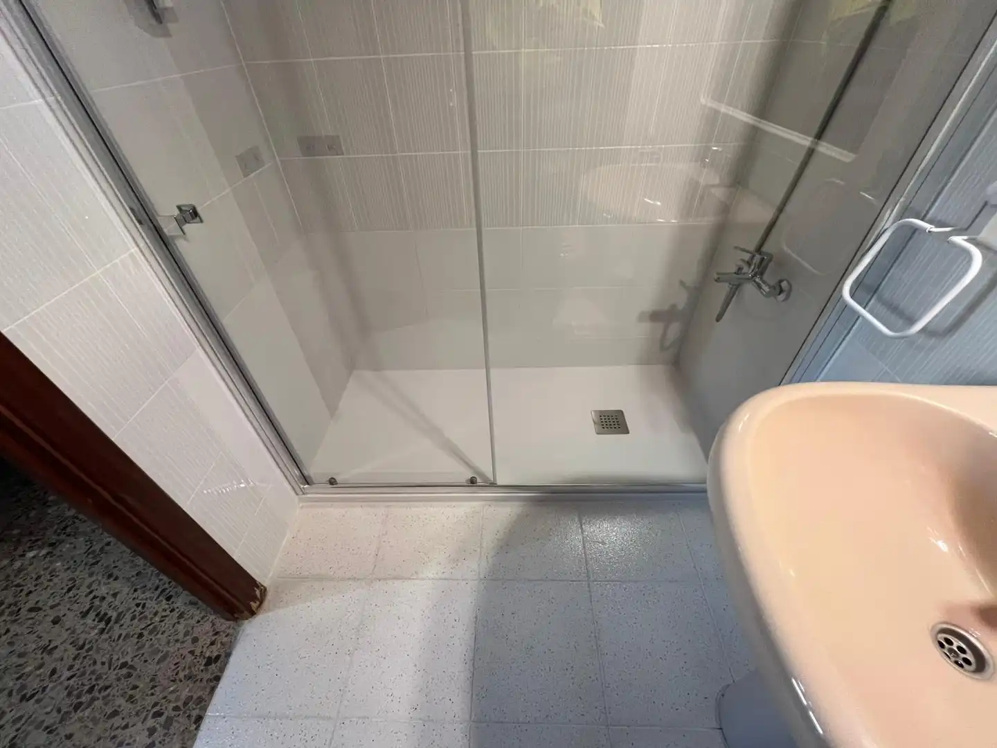 Bathroom of Flat for rent in Cornellà de Llobregat  with Air Conditioner, Heating and Balcony