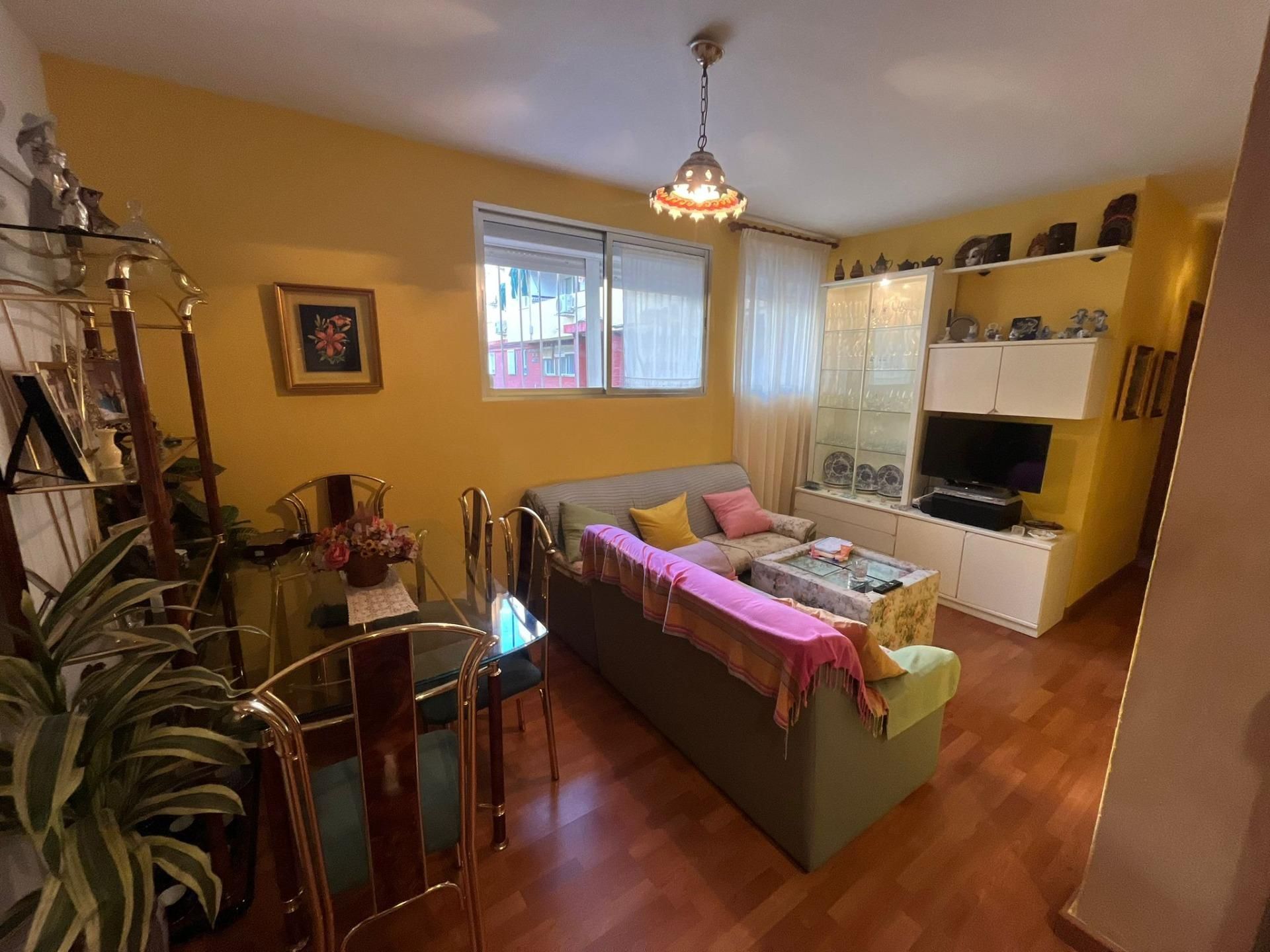 Living room of Flat for sale in  Sevilla Capital  with Air Conditioner