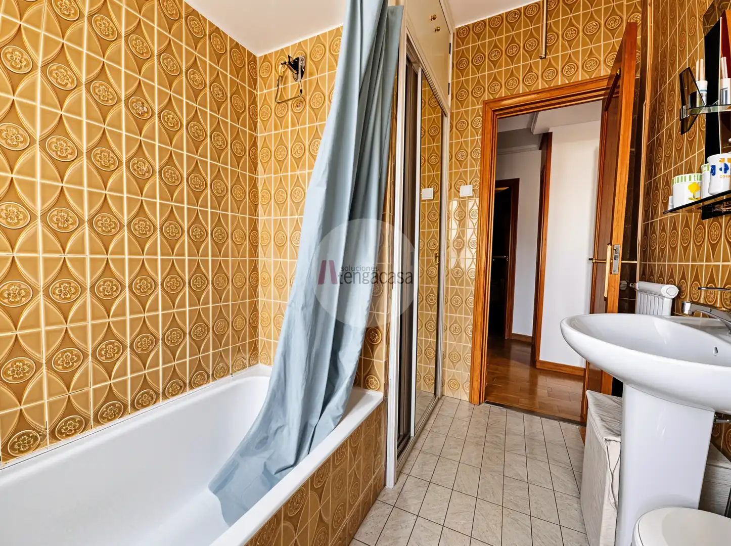 Bathroom of Flat for sale in Madrid  with Air Conditioner, Heating and Terrace
