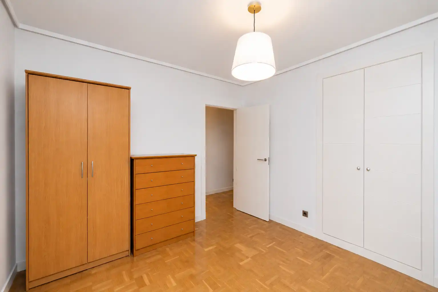 Habitación de Piso en venta en Pozuelo de Alarcón con Aire acondicionado, Calefacción y Jardín privado
