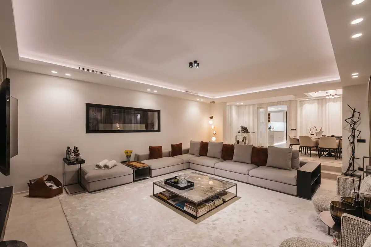 Sala d'estar de Casa o xalet en venda en Marbella amb Aire condicionat, Jardí privat i Terrassa