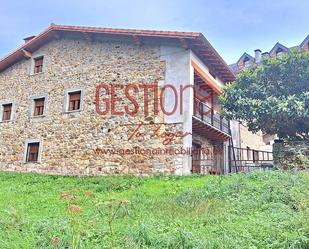 Vista exterior de Casa adosada en venda en Limpias amb Jardí privat i Balcó
