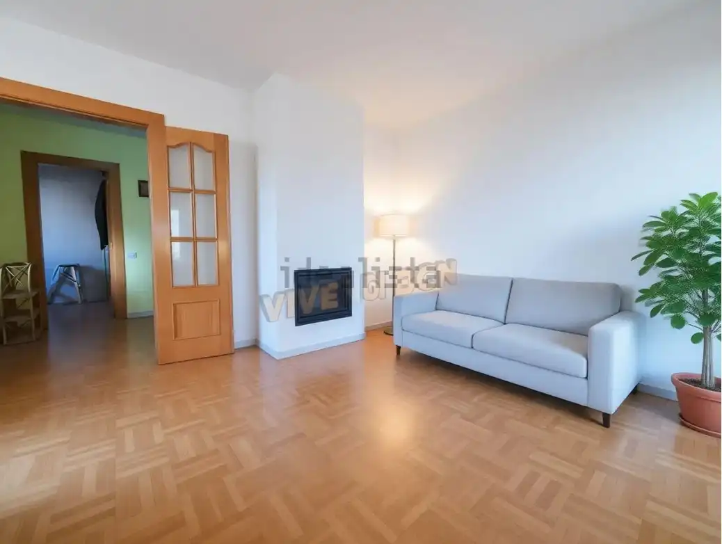 Sala d'estar de Casa adosada en venda en Sant Celoni amb Calefacció, Terrassa i Traster