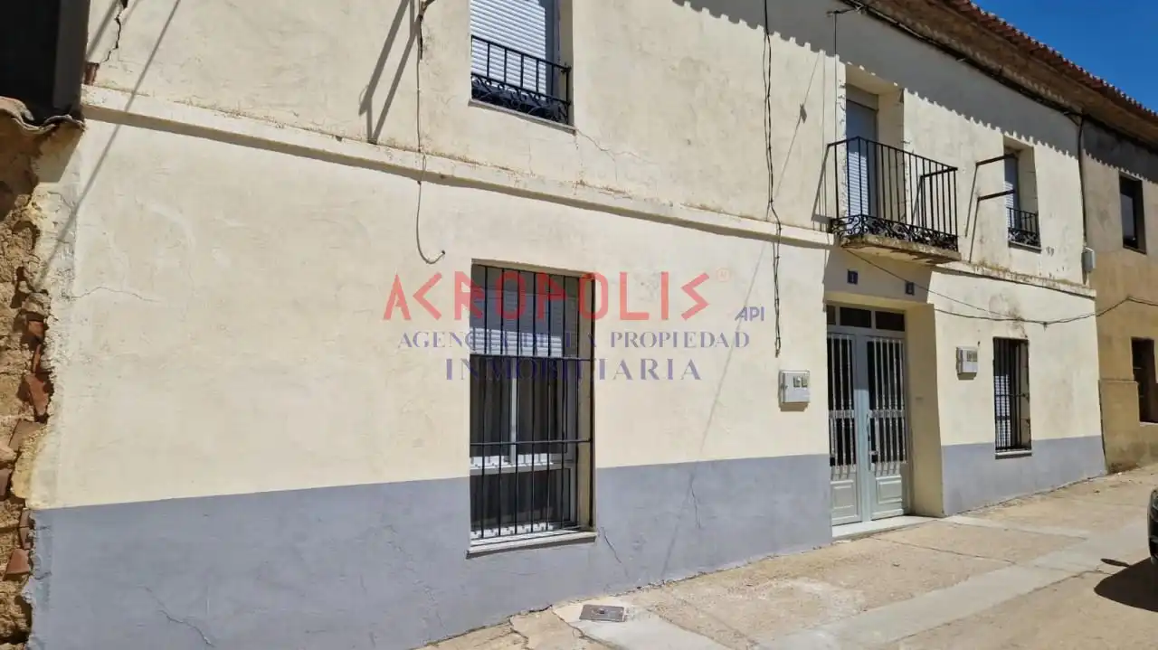 Vista exterior de Casa o xalet en venda en Villalobos amb Calefacció