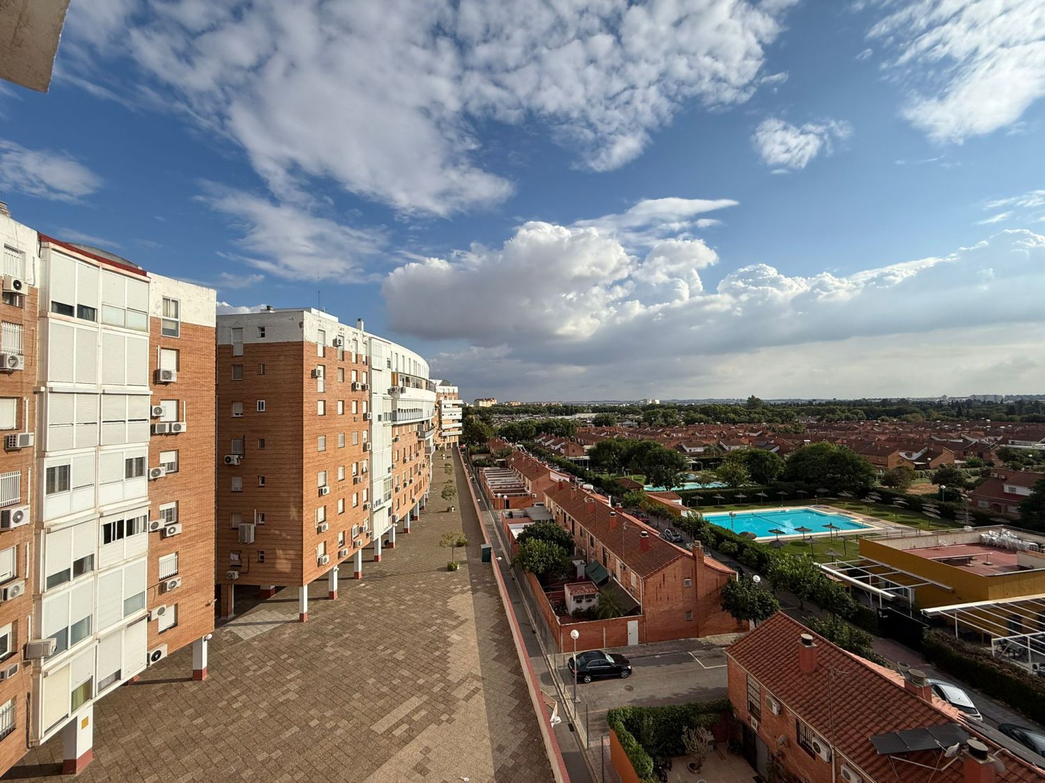 Vista exterior de Piso en venta en  Sevilla Capital con Aire acondicionado, Calefacción y Terraza