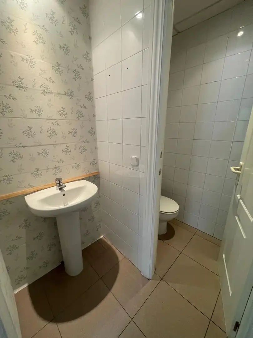 Badezimmer von Geschaftsraum zur Miete in Leganés