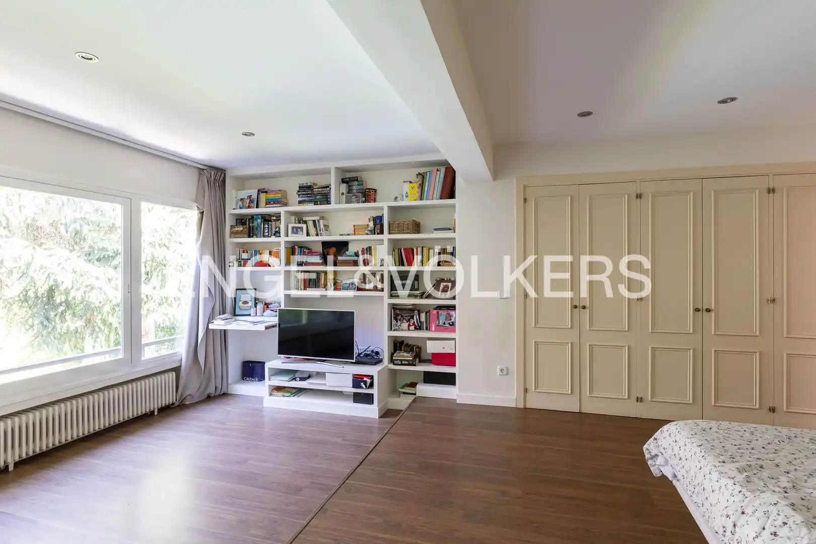 Sala de estar de Casa o chalet en venta en La Moraleja con Aire acondicionado, Calefacción y Jardín privado
