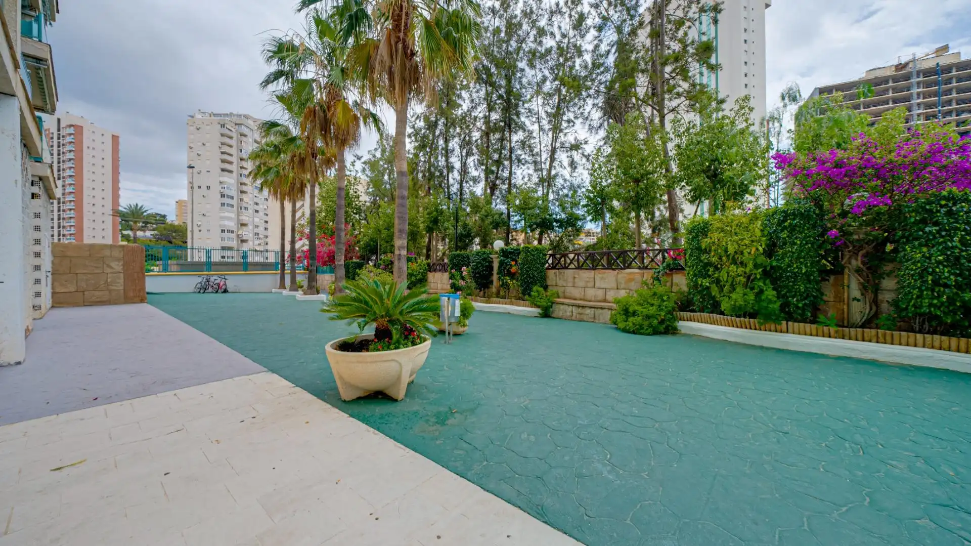 Vista exterior de Apartament de lloguer en Villajoyosa / La Vila Joiosa amb Aire condicionat, Jardí privat i Terrassa