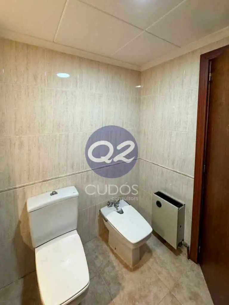 Bany de Pis en venda en Balaguer amb Aire condicionat, Calefacció i Parquet
