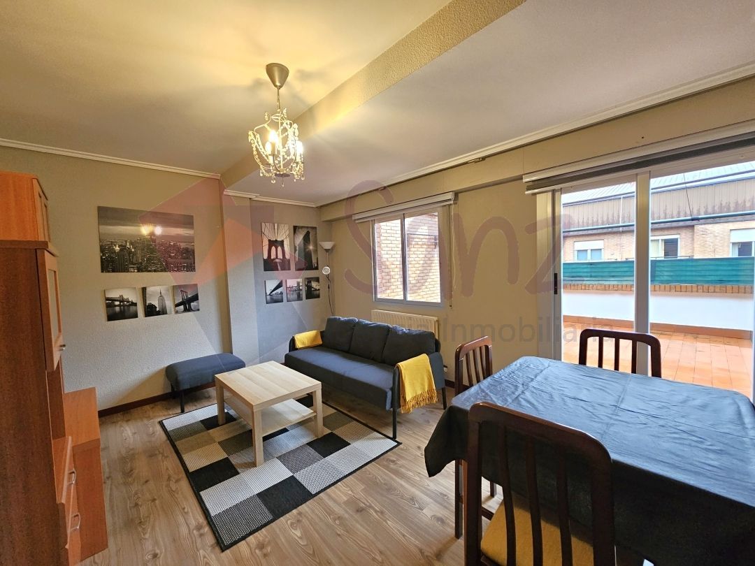 Sala de estar de Ático de alquiler en  Logroño con Calefacción, Terraza y Trastero