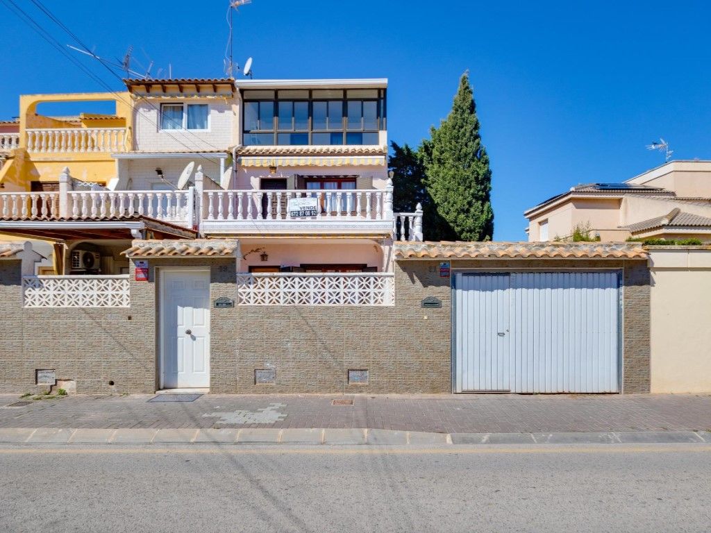 Vista exterior de Casa adosada en venta en Torrevieja