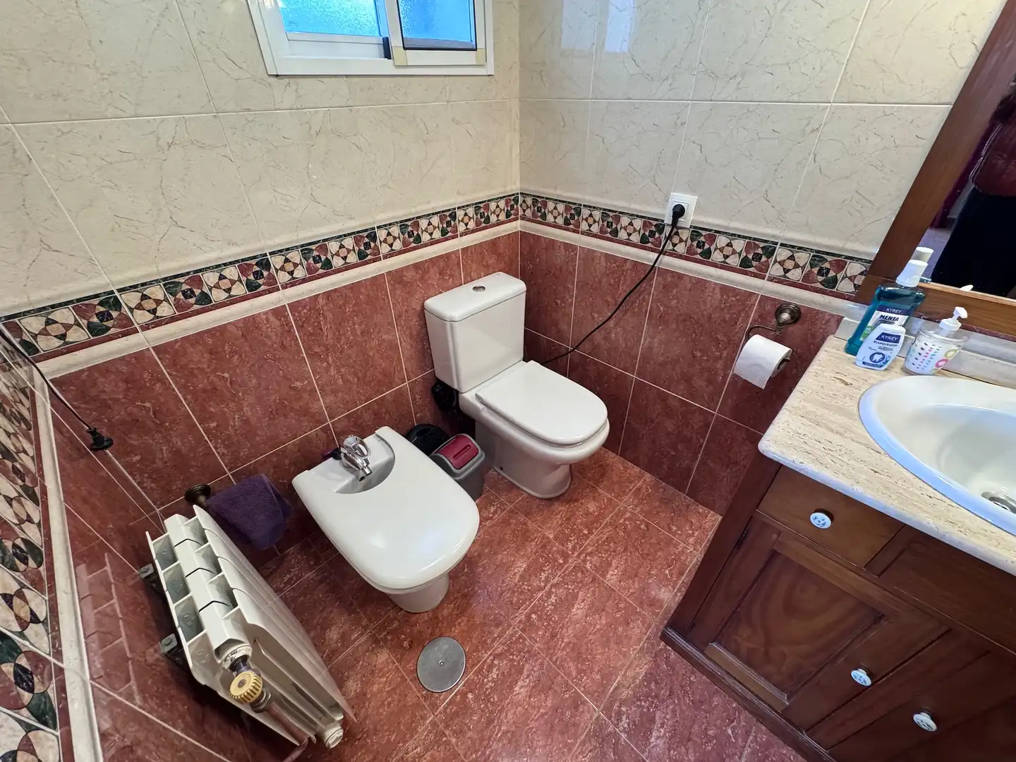 Badezimmer von Einfamilien-Reihenhaus zum Verkauf in Villena mit Heizung, Terrasse und Abstellraum