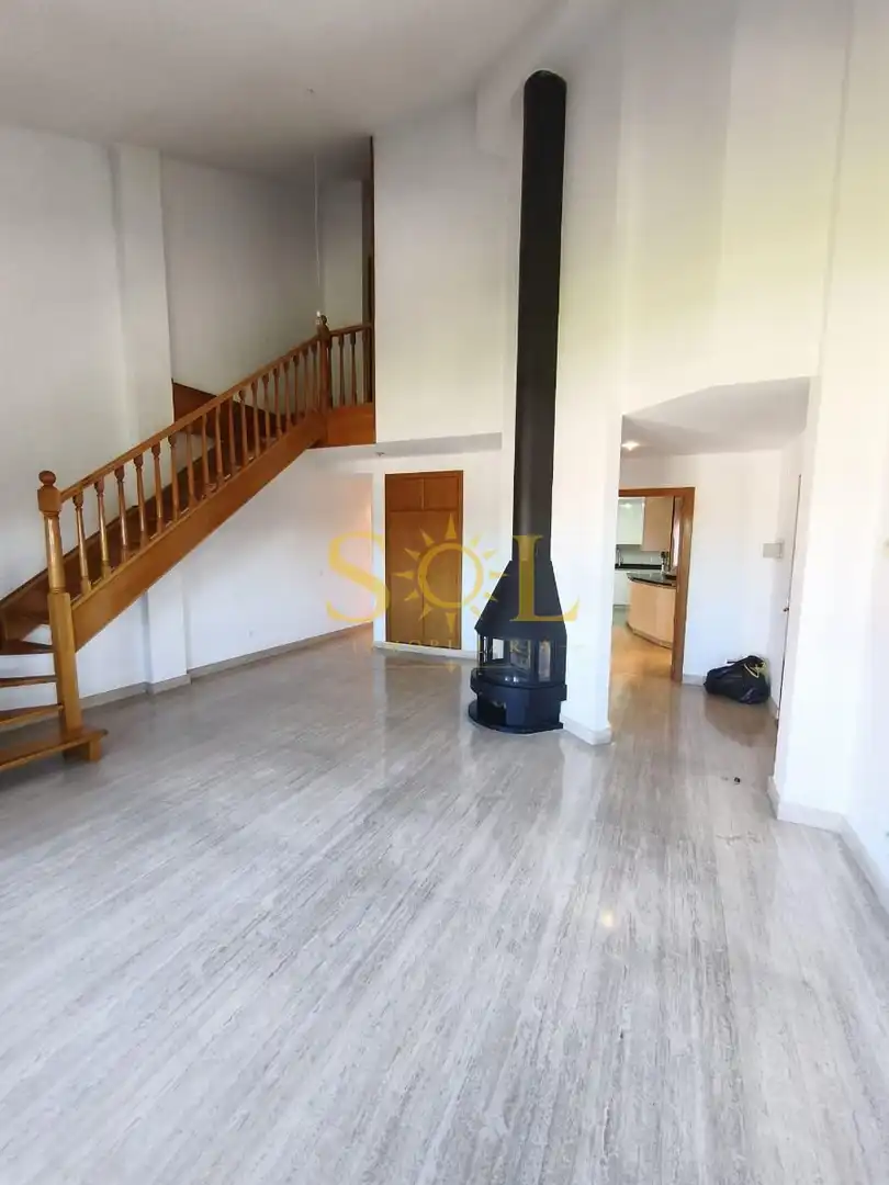 Dúplex amb ascensor en venda a Avenida de los Reyes Leoneses 10