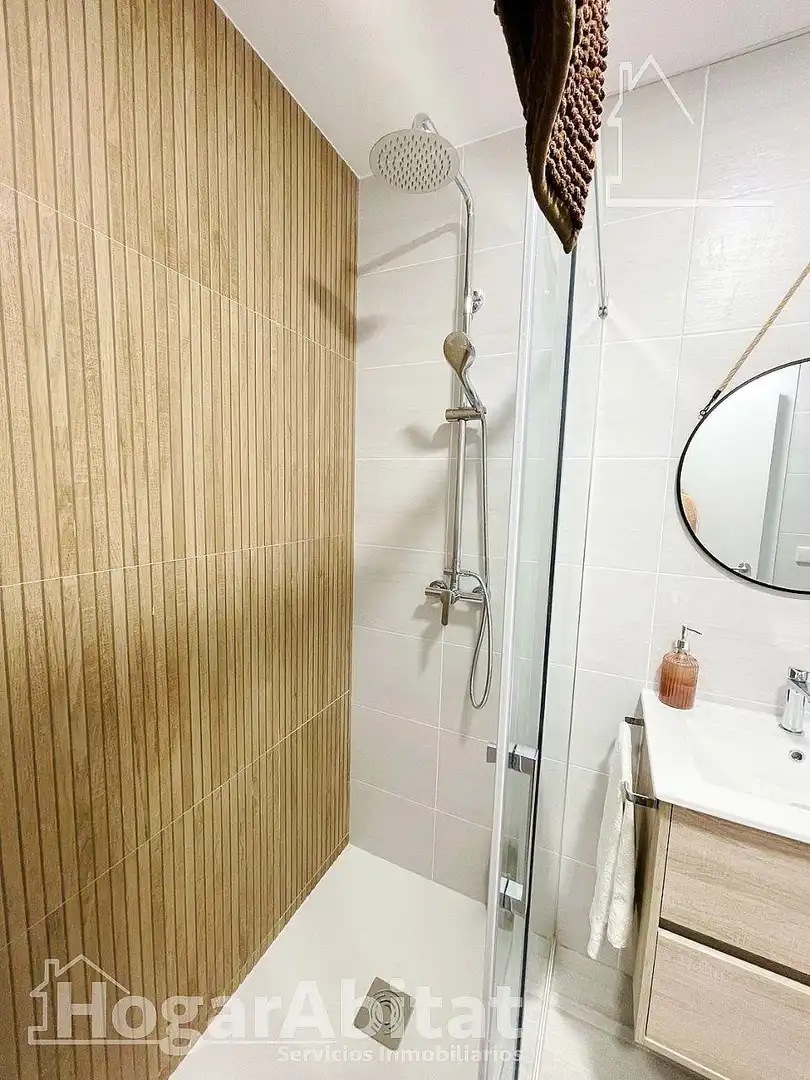 Bathroom of Flat for sale in Valencia  with Heating and Terrace