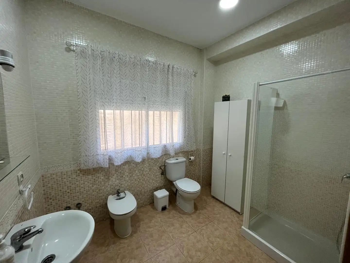 Baño de Finca rústica en venta en Isla Mayor con Aire acondicionado, Jardín privado y Piscina