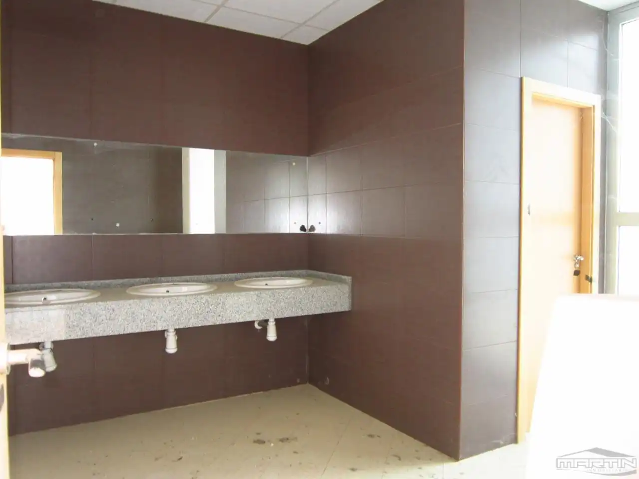 Bany de Oficina de lloguer en Lucena