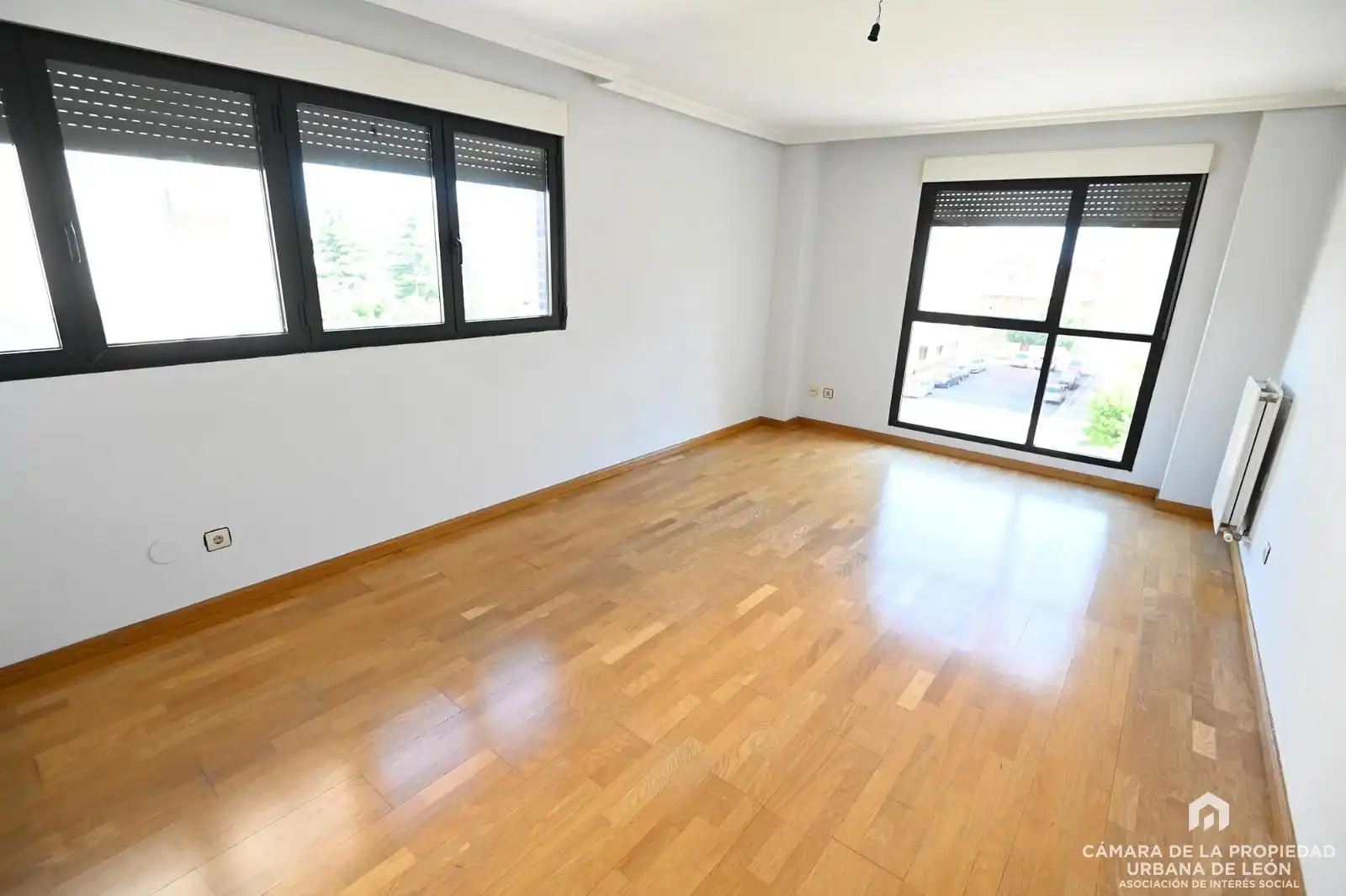 Habitación de Piso en venta en León Capital  con Calefacción, Terraza y Trastero