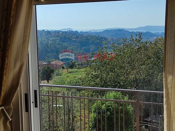 Terrassa de Casa o xalet en venda en Vigo  amb Aire condicionat, Calefacció i Jardí privat