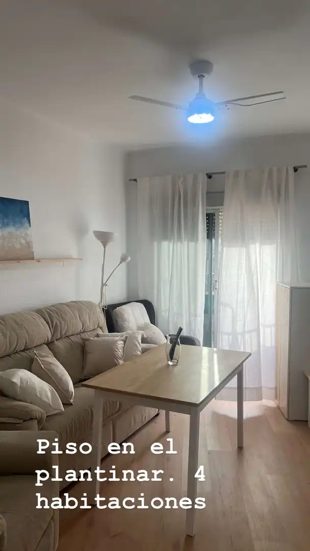 Sala de estar de Apartamento para compartir en Sevilla con Aire acondicionado, Terraza y Amueblado