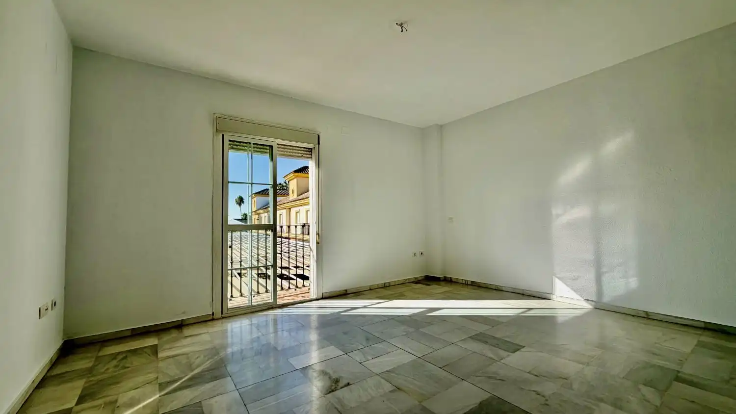 Vista exterior de Piso en venta en Bollullos de la Mitación, Sevilla