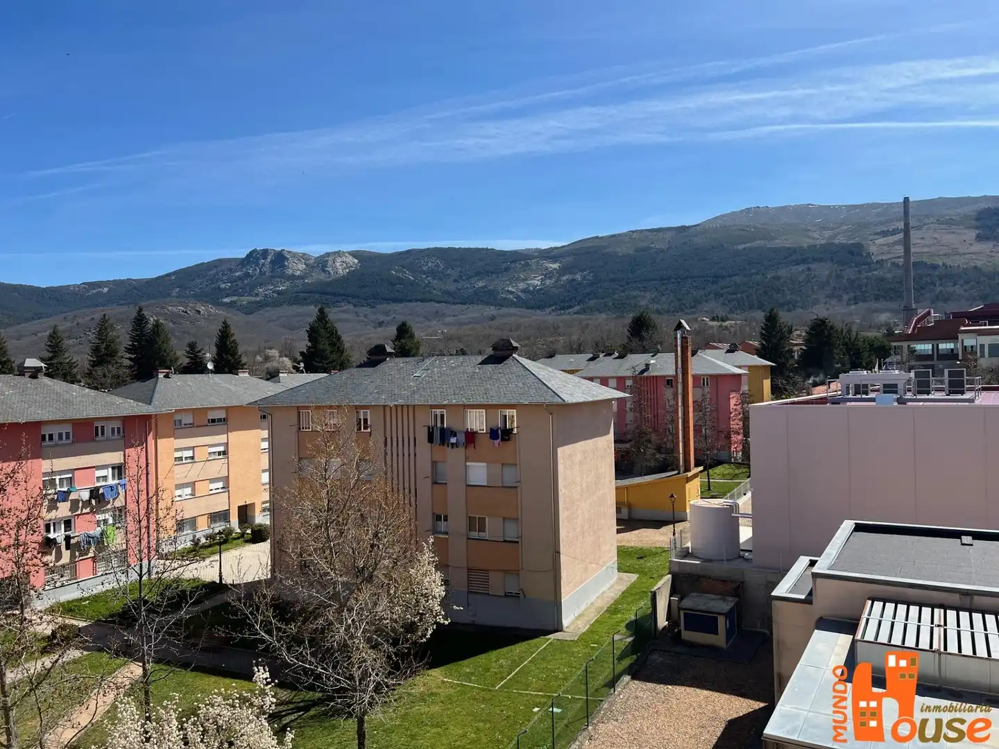 Vista exterior de Ático en venta en Real Sitio de San Ildefonso con Calefacción