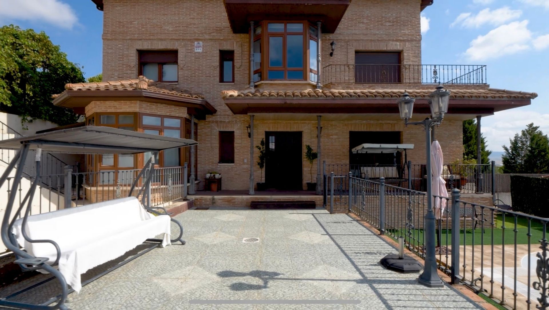 Vista exterior de Casa o xalet en venda en Cabanillas del Campo amb Aire condicionat, Calefacció i Jardí privat