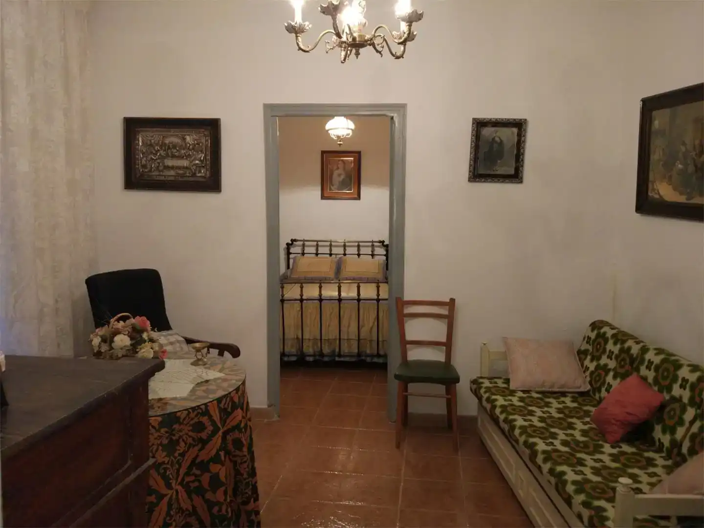 Sala de estar de Casa adosada en venta en Cañamero