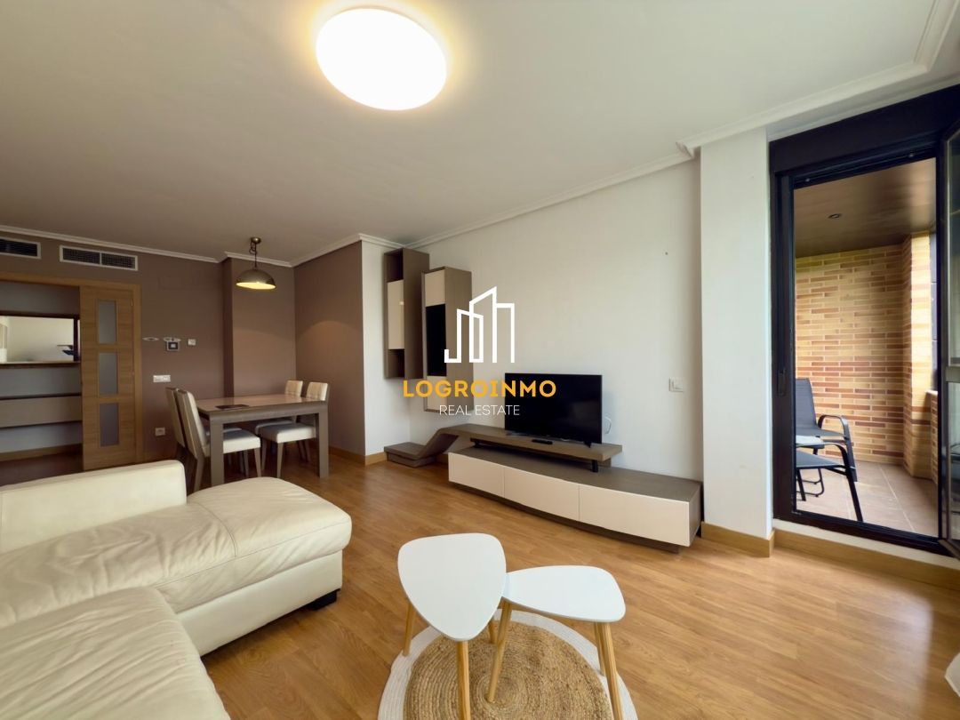 Sala d'estar de Pis en venda en  Logroño amb Aire condicionat, Calefacció i Jardí privat