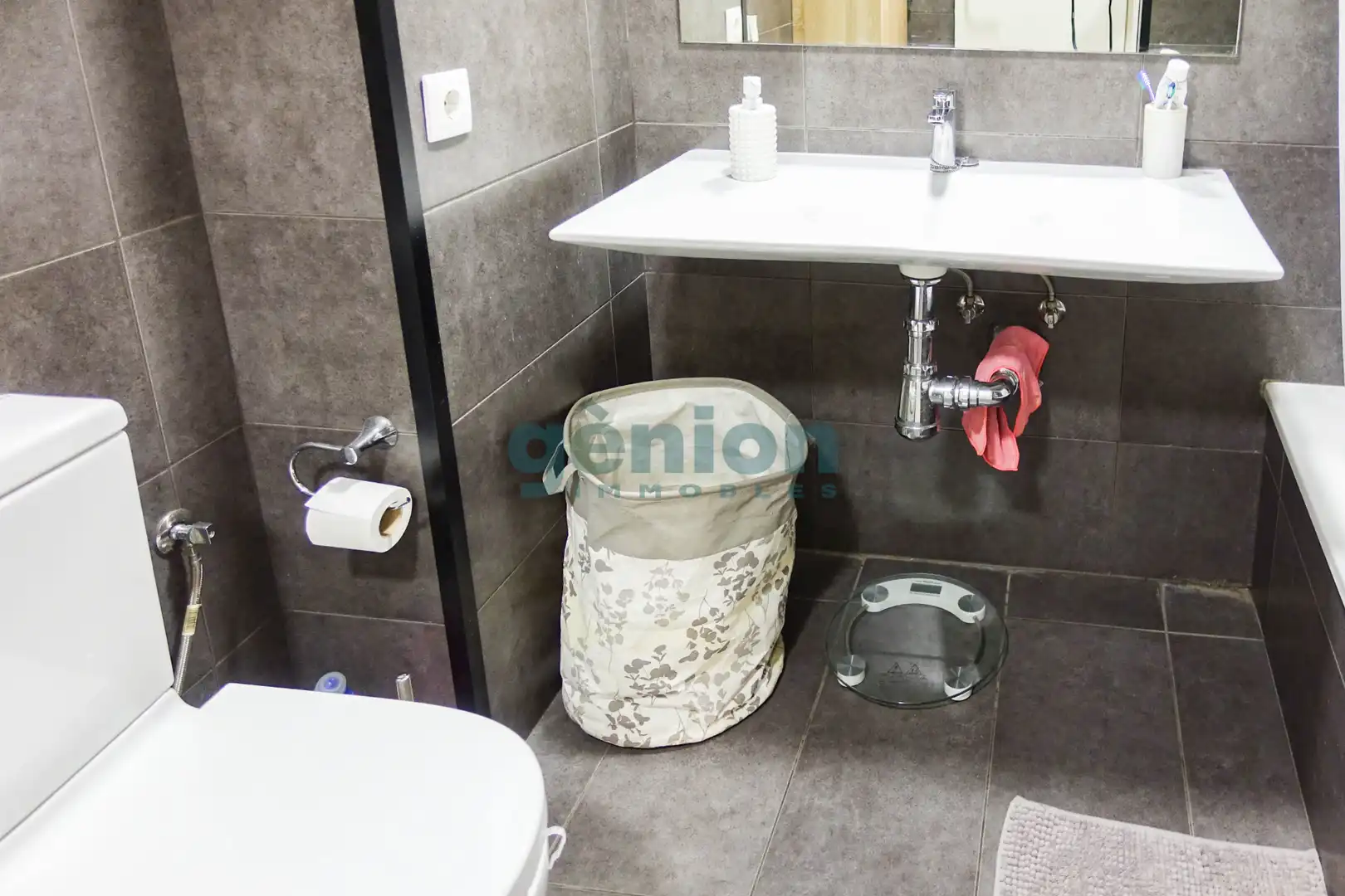 Baño de Piso en venta en Girona con Aire acondicionado, Calefacción y Trastero